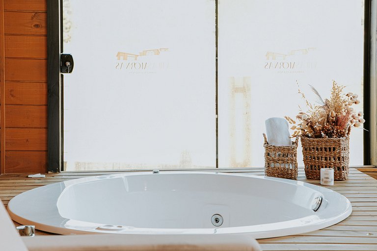 Cabane du Lac - Villas Mornas: Nature, Jacuzzi