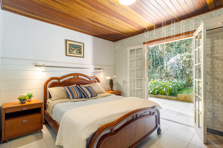 Casa Merlot con Chimenea, Cancha y Vista al Lago