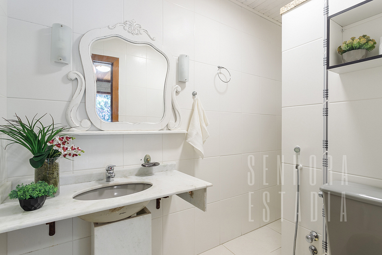 Casa Merlot with Fireplace, Court and Lake View