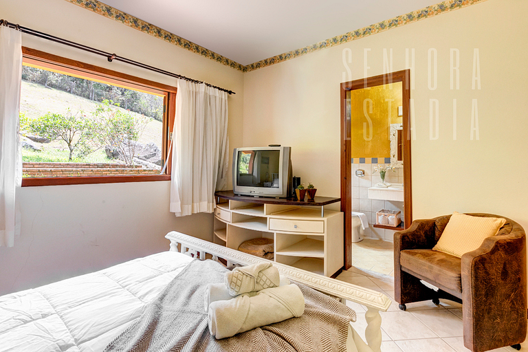 Mansión de la Emperatriz: Termas y Naturaleza