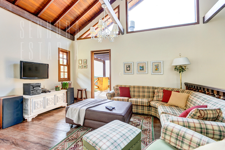 Mansión de la Emperatriz: Termas y Naturaleza