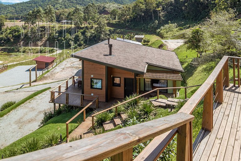 Summer Paradise: Jacuzzi, Pool, and Comfort