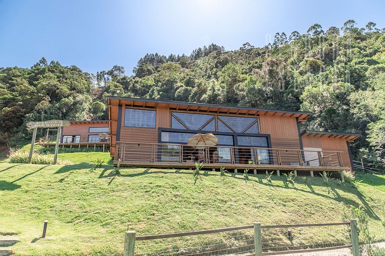 Summer Paradise: Jacuzzi, Pool, and Comfort