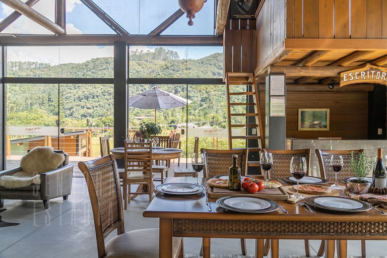 Summer Paradise: Jacuzzi, Pool, and Comfort