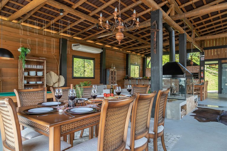 Summer Paradise: Jacuzzi, Pool, and Comfort