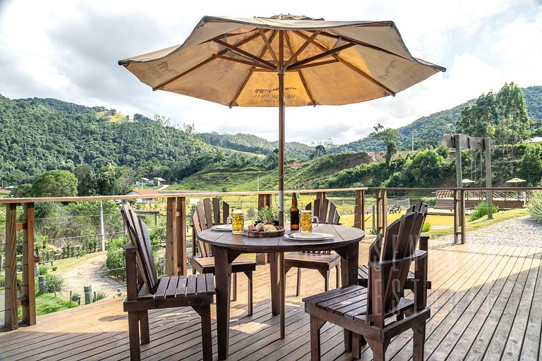 Summer Paradise: Jacuzzi, Pool, and Comfort