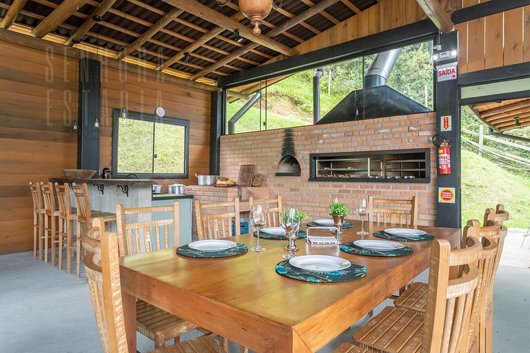 Paraíso de Verano: Jacuzzi, Piscina y Confort