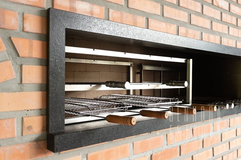 Summer Paradise: Jacuzzi, Pool, and Comfort