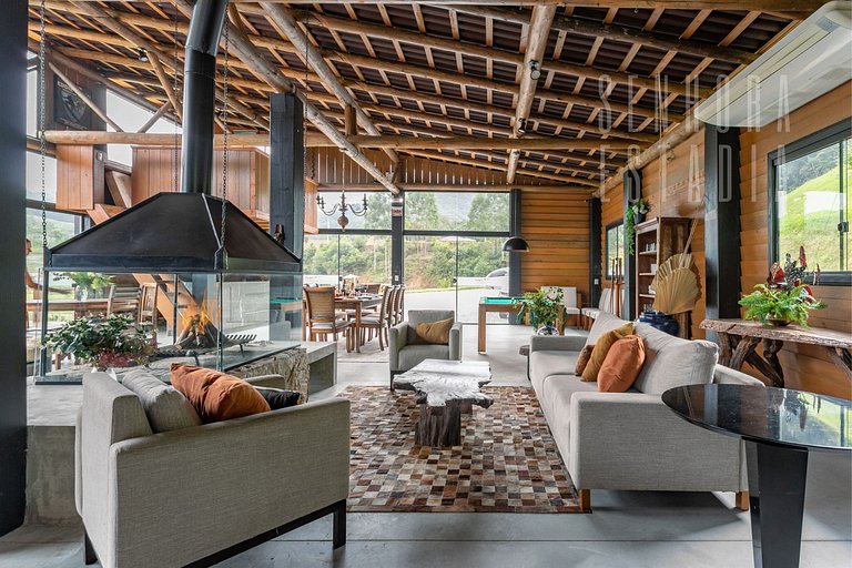 Summer Paradise: Jacuzzi, Pool, and Comfort