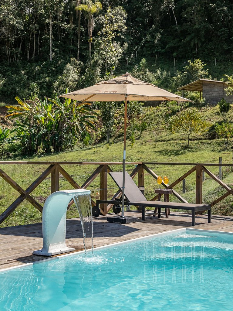 Summer Paradise: Jacuzzi, Pool, and Comfort