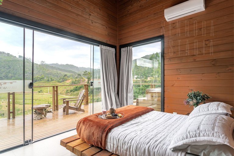 Summer Paradise: Jacuzzi, Pool, and Comfort