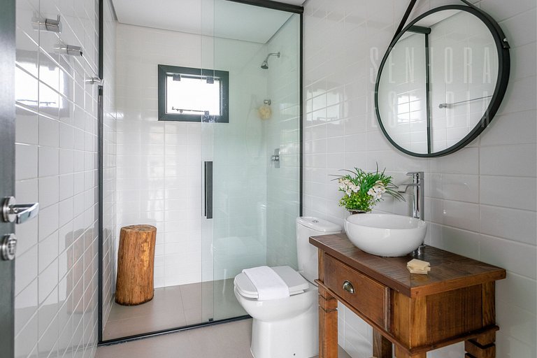 Paraíso de Verano: Jacuzzi, Piscina y Confort