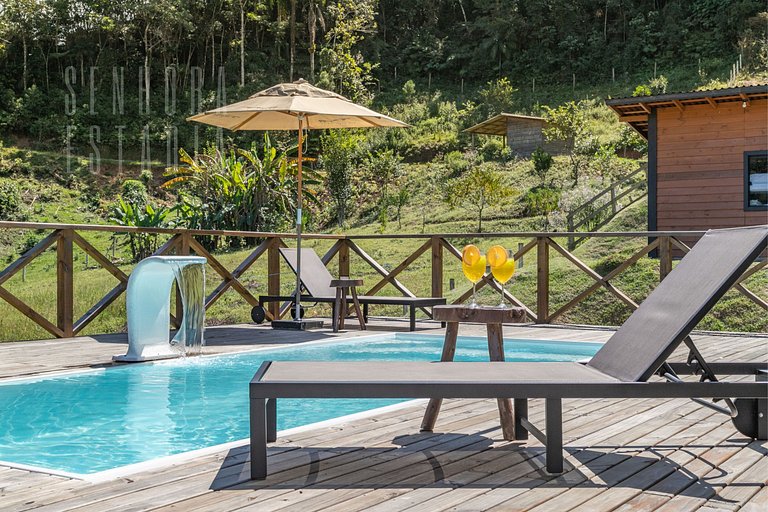 Paradis d'Été : Jacuzzi, Piscine et Confort