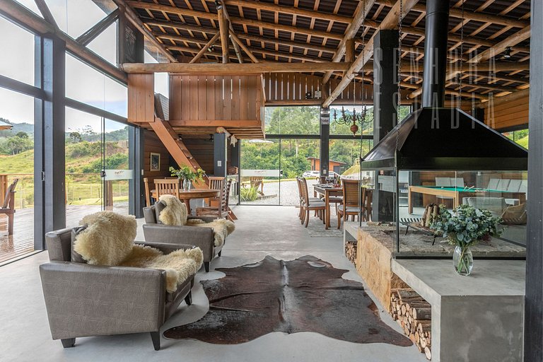 Summer Paradise: Jacuzzi, Pool, and Comfort