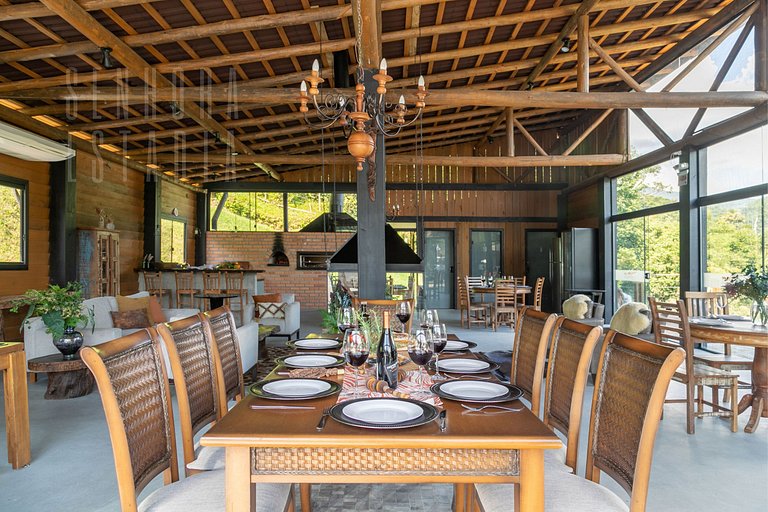 Summer Paradise: Jacuzzi, Pool, and Comfort