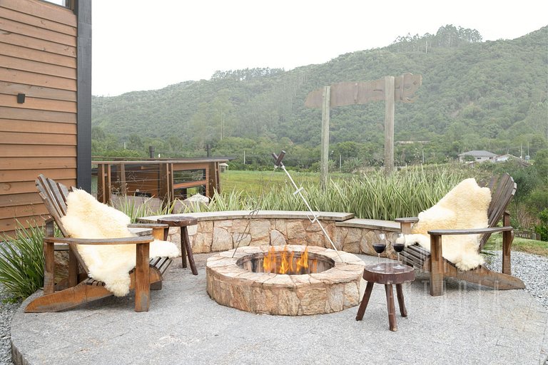 Summer Paradise: Jacuzzi, Pool, and Comfort