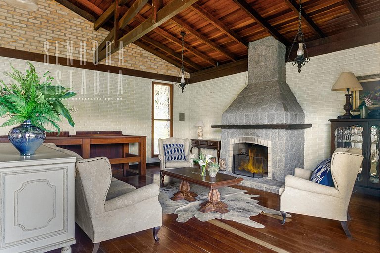 Casa Merlot with Fireplace, Court and Lake View