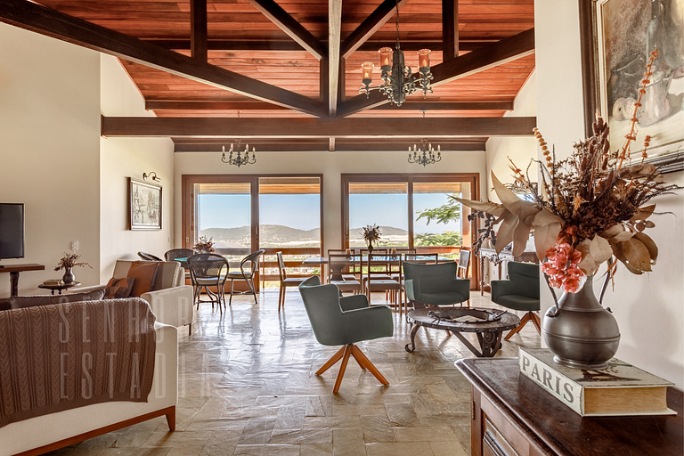 Beautiful Mansion with Jacuzzi and Lagoon View