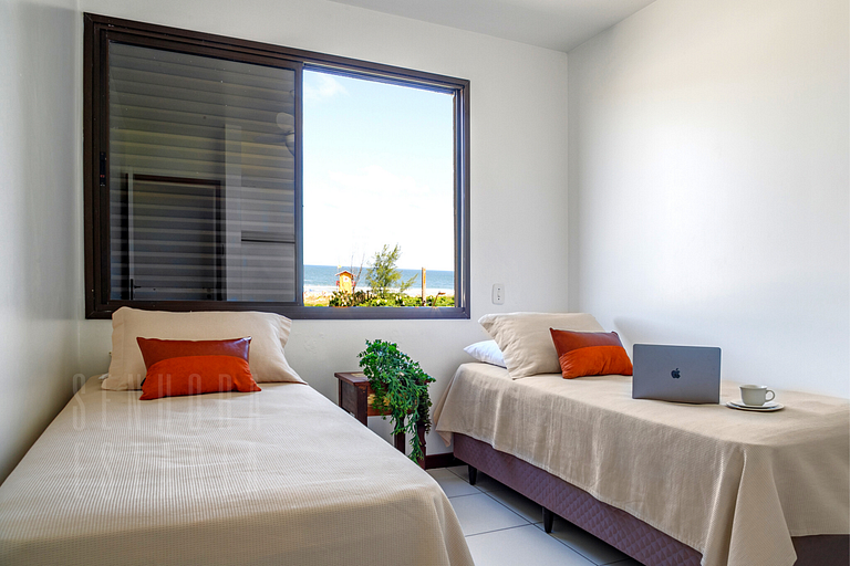 Wonderful View: Beachfront Apartment