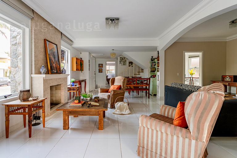 Refúgio Exclusivo em Jurerê: Luxo com Piscina