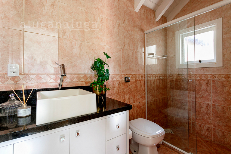 Refúgio Exclusivo em Jurerê: Luxo com Piscina