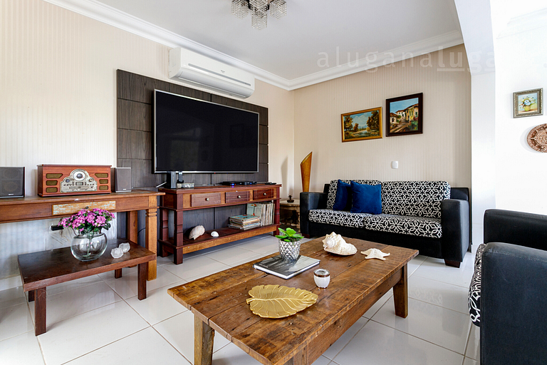 Refúgio Exclusivo em Jurerê: Luxo com Piscina