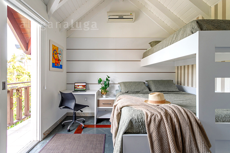 Refúgio Exclusivo em Jurerê: Luxo com Piscina