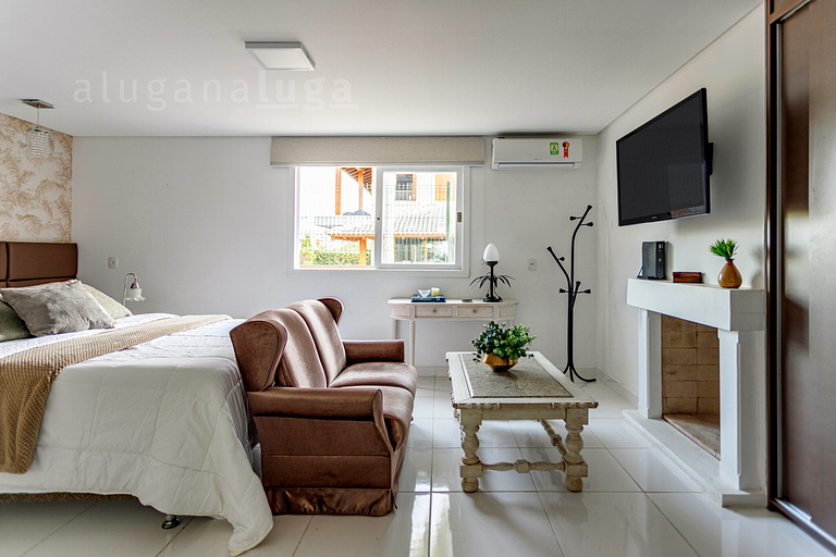 Refúgio Exclusivo em Jurerê: Luxo com Piscina