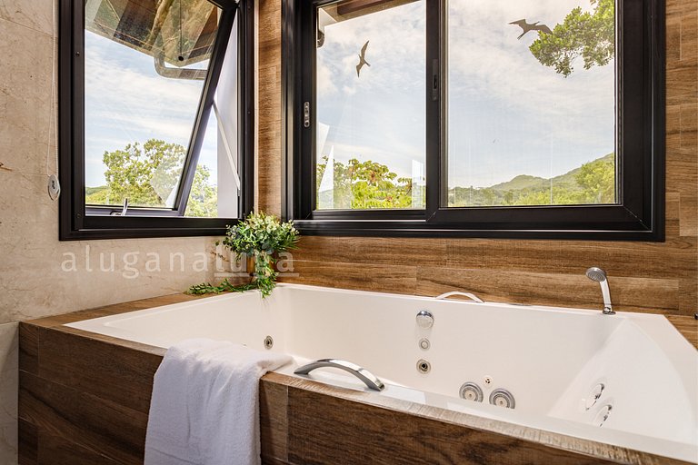 Panoramic Lakeview Retreat