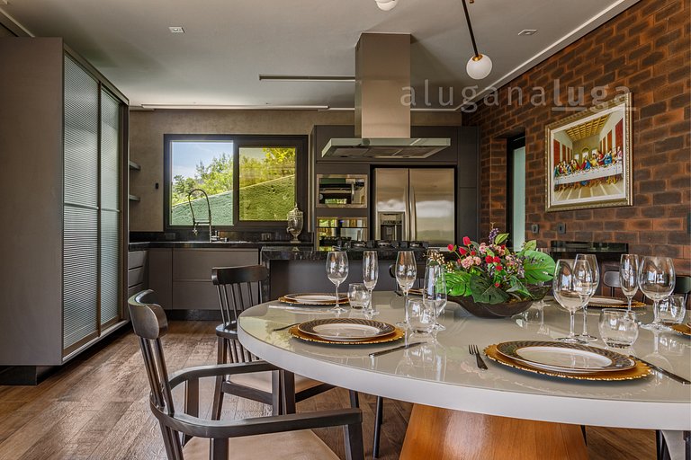 Panoramic Lakeview Retreat