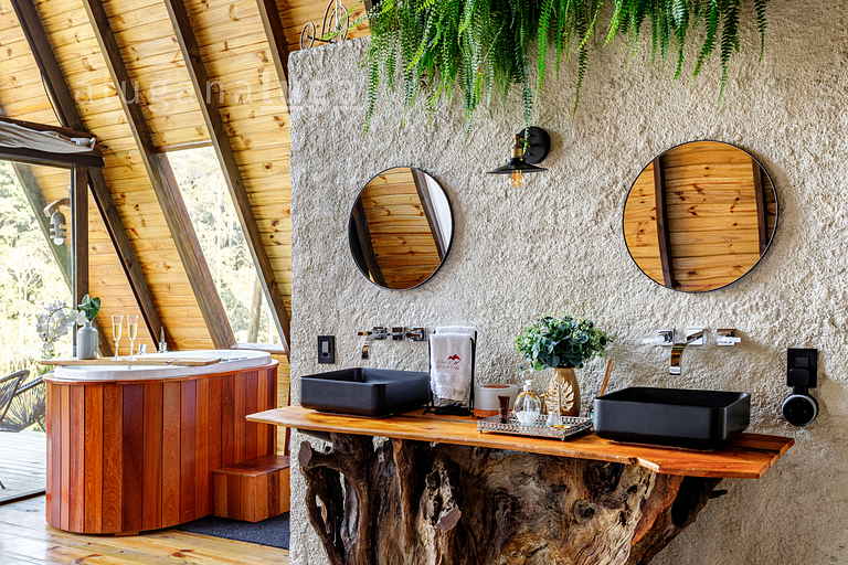 Alcantara Chalet - With Jacuzzi and View