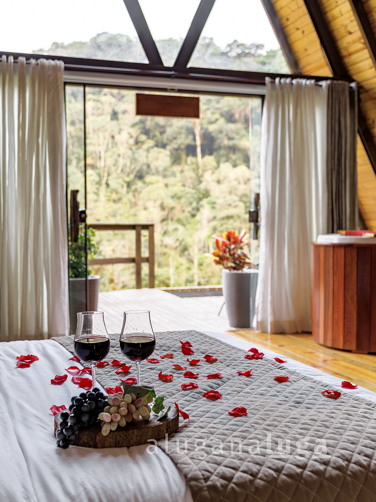 Alcantara Chalet - With Jacuzzi and View