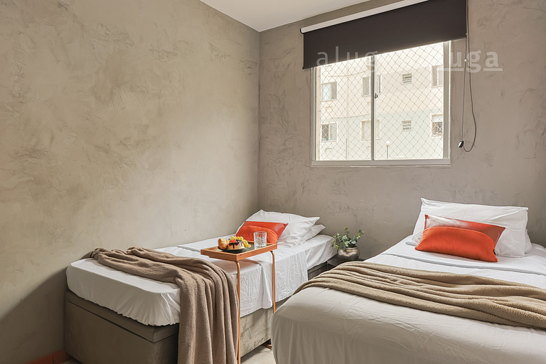 Quarto confortável em condomínio bem localizado