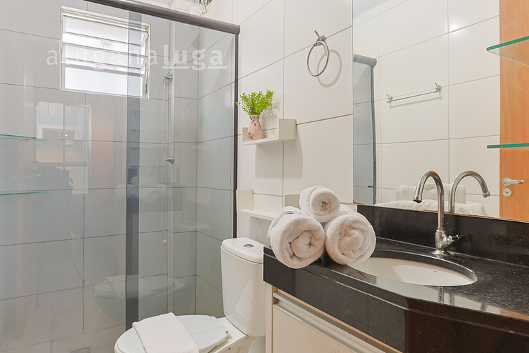 Quarto confortável em condomínio bem localizado