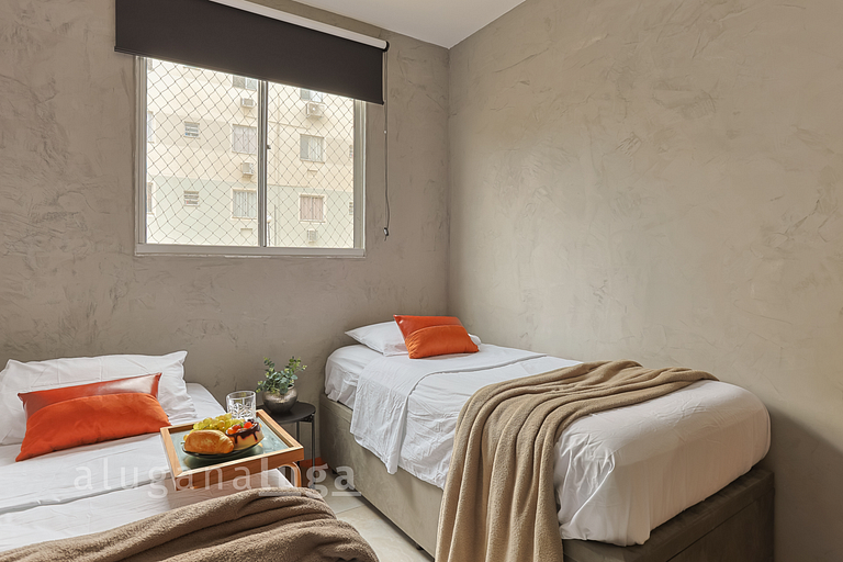 Quarto confortável em condomínio bem localizado
