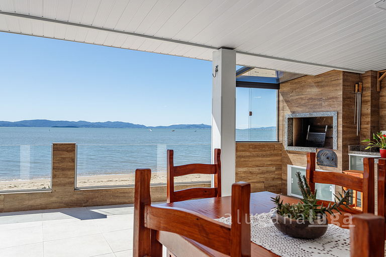 Casa pé na areia SC - Espaço completo