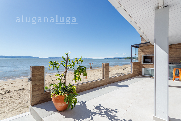 Casa pé na areia SC - Espaço completo
