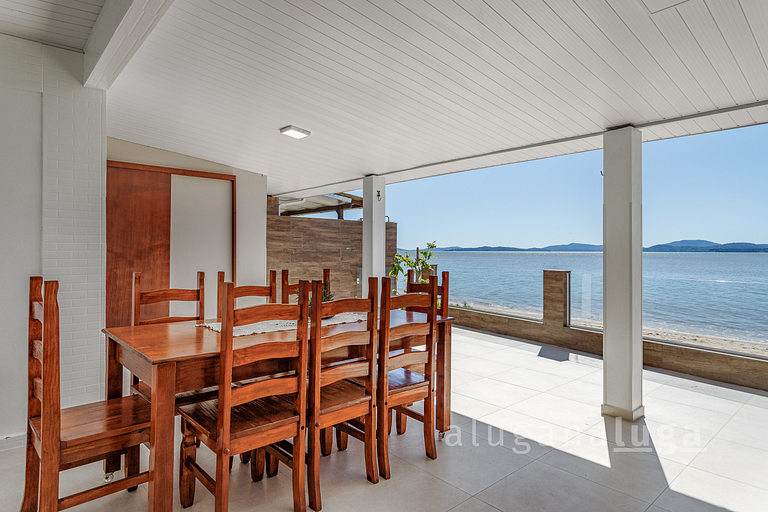 Casa pé na areia SC - Espaço completo