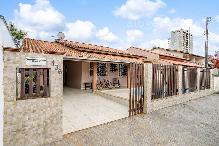 Casa com Piscina - 10min do Beto Carrero