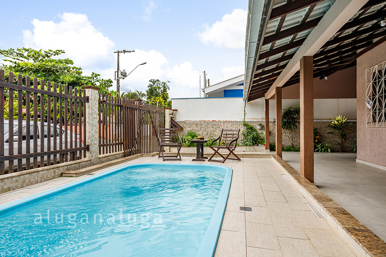 Casa com Piscina - 10min do Beto Carrero
