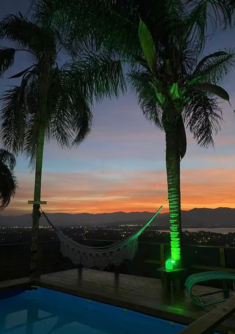 Casa de Vidro com Vista Deslumbrante