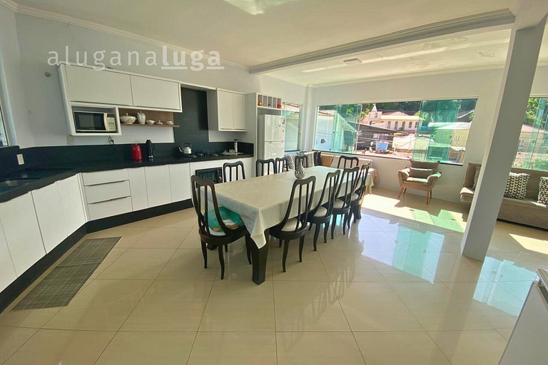 Casa ampla a 400m da praia – Conforto e lazer