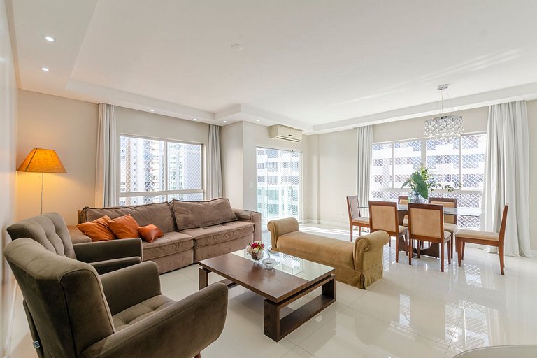 Apartamento pé na areia – 1 min da Praia Central