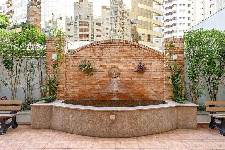 Apartamento de Luxo com Piscina no Centro