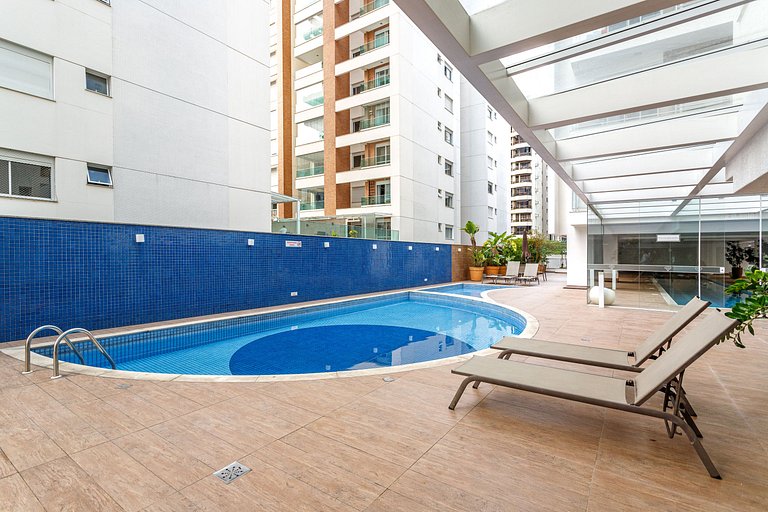 Apartamento de Luxo com Piscina no Centro