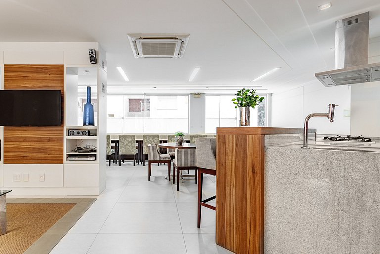 Apartamento de Luxo com Piscina no Centro