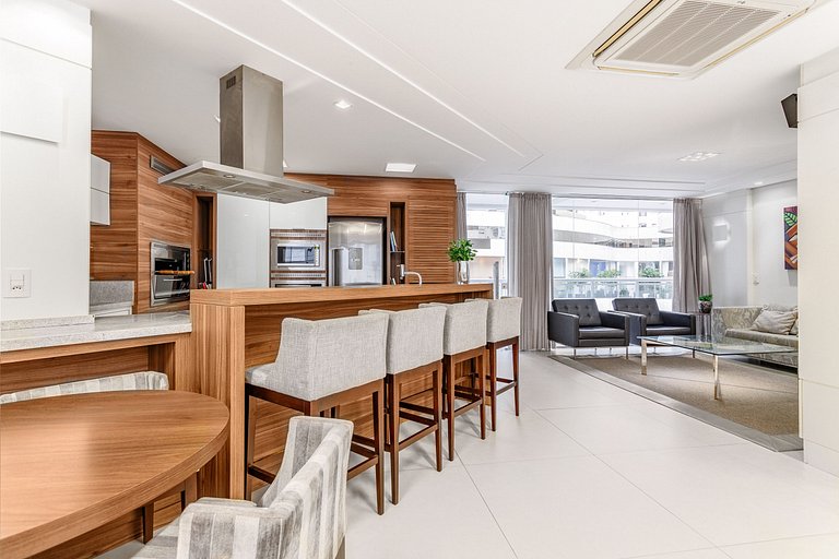 Apartamento de Luxo com Piscina no Centro