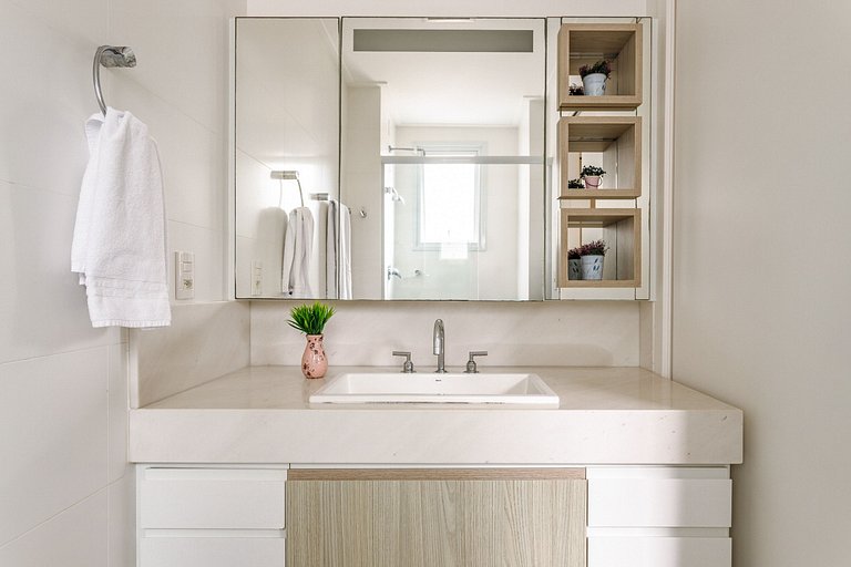 Apartamento de Luxo com Piscina no Centro