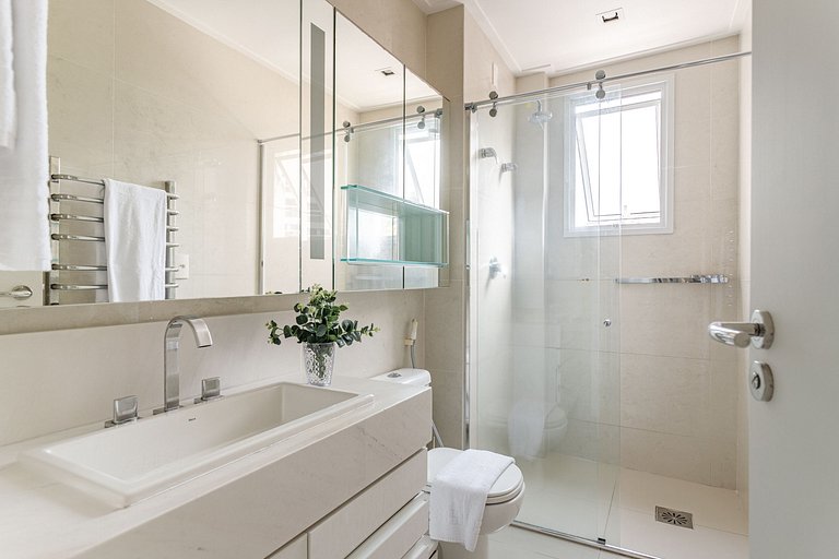 Apartamento de Luxo com Piscina no Centro