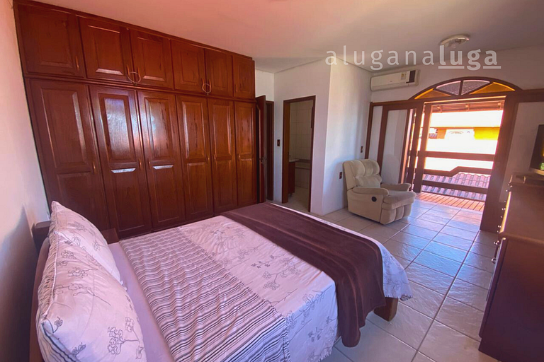 Casa Espaçosa com Vista para o Mar